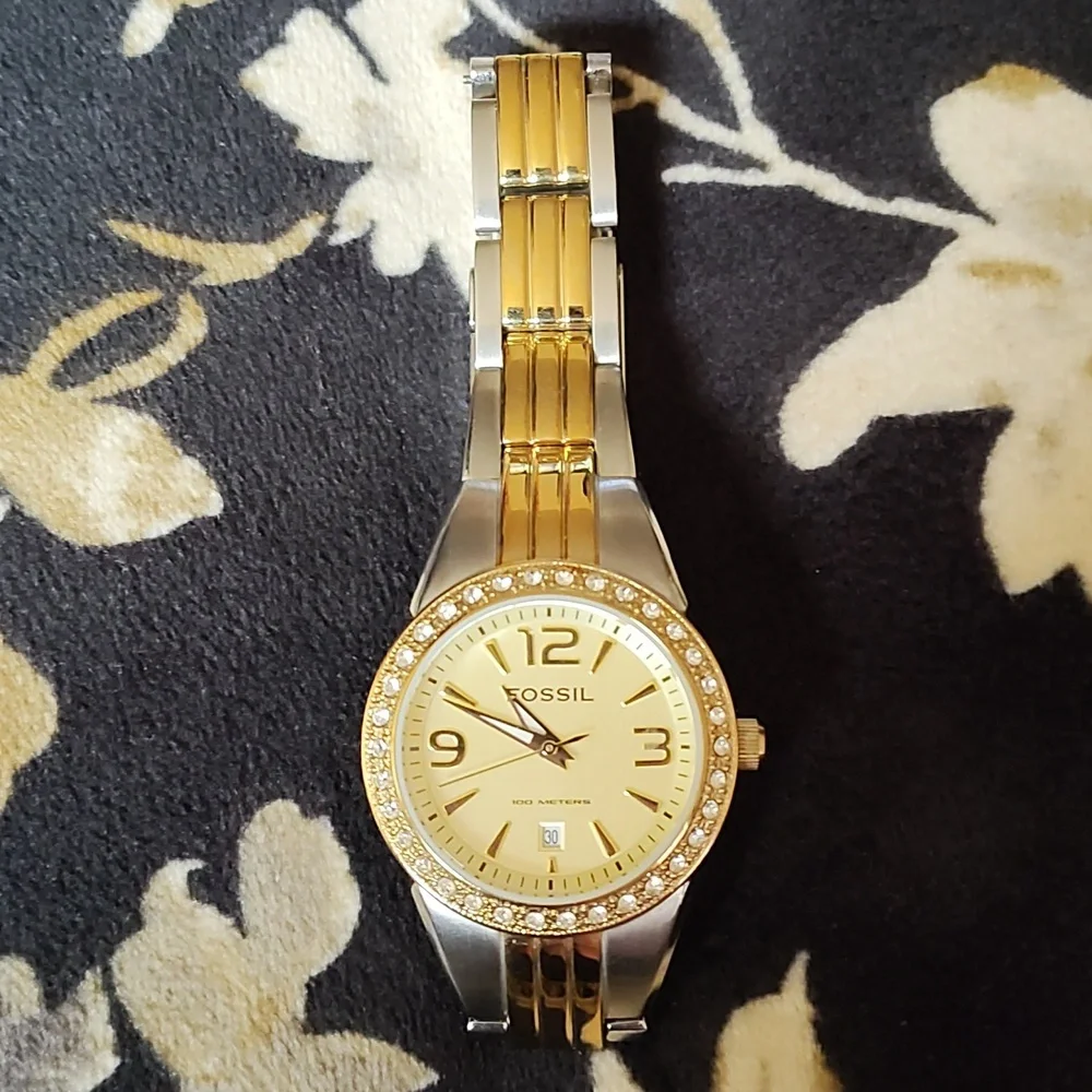 Hp🎯🥳🎉🕺💃Fossil blue rose gold and silver women's watch